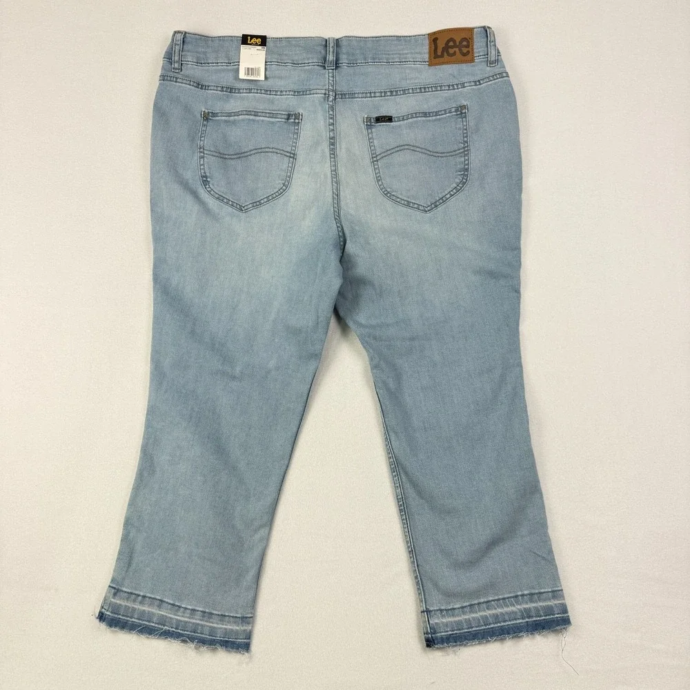 NWT Lee Womens Capri Jeans Size 20W Medium (40x22) Regular Fit Mid Rise Cropped - Picture 2 of 13